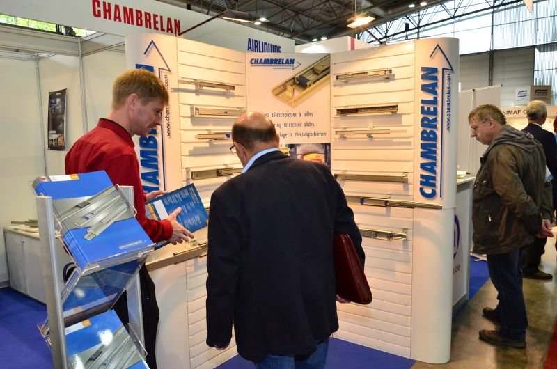 MARCHÉ CHINOIS : CHAMBRELAN TESTE SES RAILS POUR LES PORTES DES FUTURS TRAMWAYS D'ALSTOM